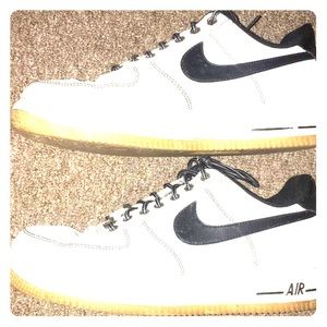 NIKE AIR FORCE ONE LOW TOP