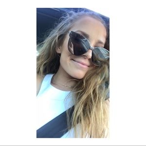 Meet your Posher, Amelia