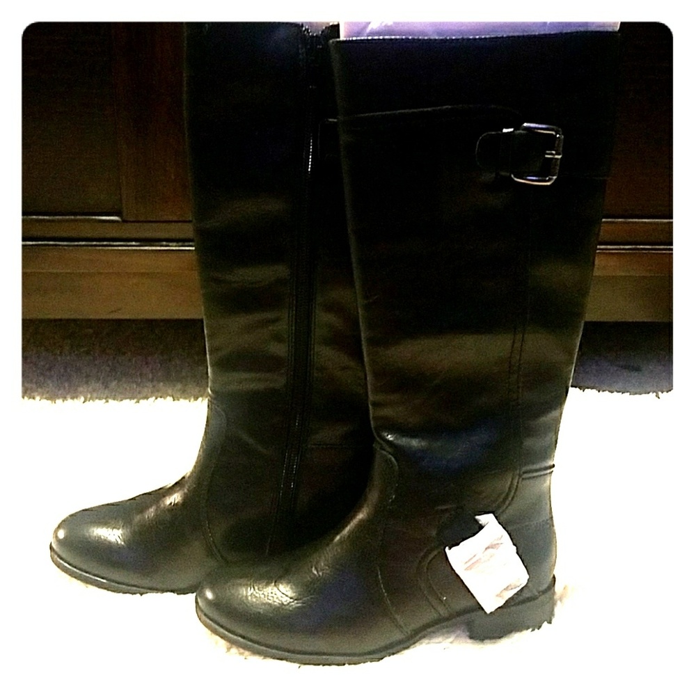 Girls black boots