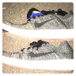 NIKE RUNNING SHOES
