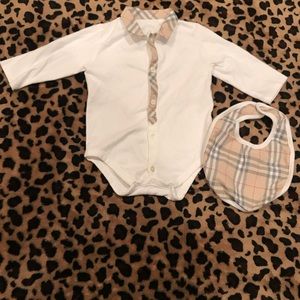 💥Unisex💥 Burberry Onsie w/ bib Bundle