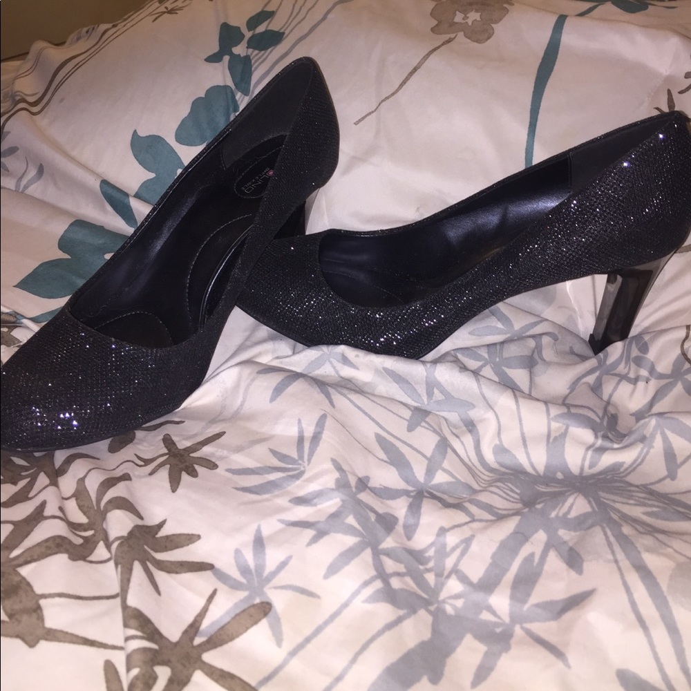 Super cute sparkly heels!