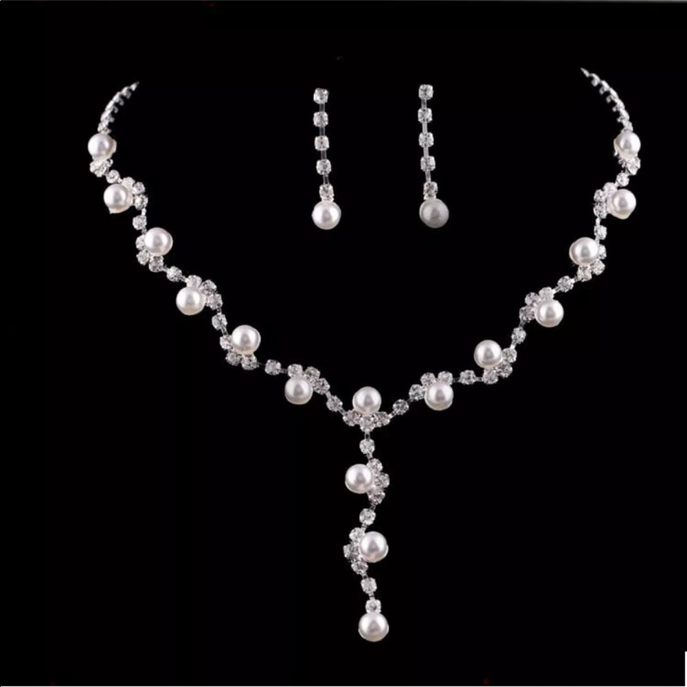 Earring and necklace set
