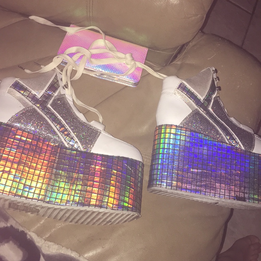 YRU Qozmo Disco platforms
