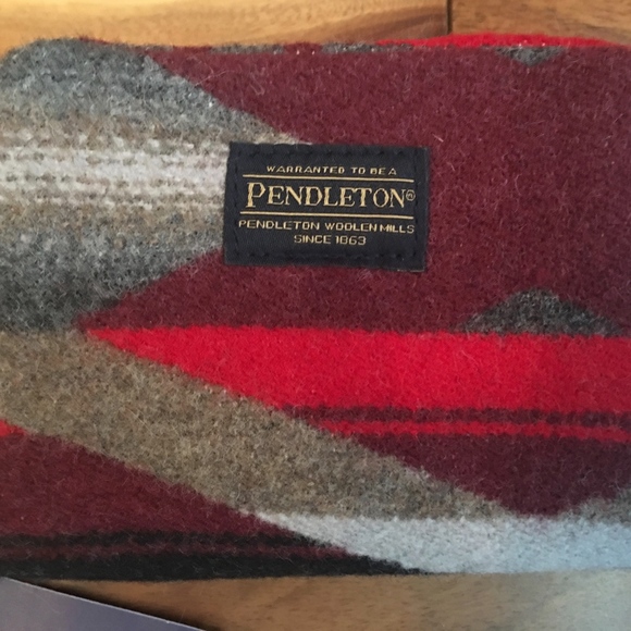 Pendleton Handbags - Pendleton LA PAZ THREE POCKET KEEPER wallet New!