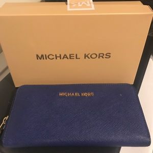 ✨SOLD✨Authentic Micheal Kors Wallet