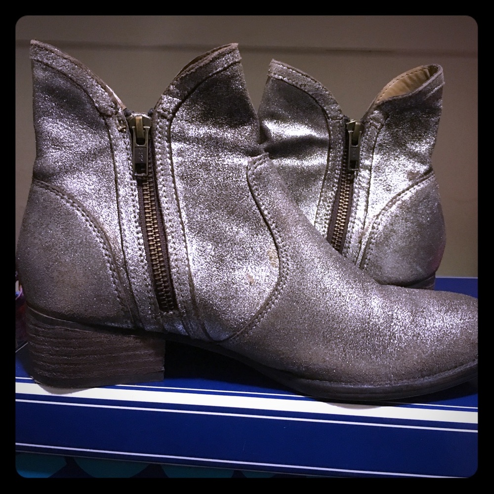 Seychelles “lucky penny III” metallic booties