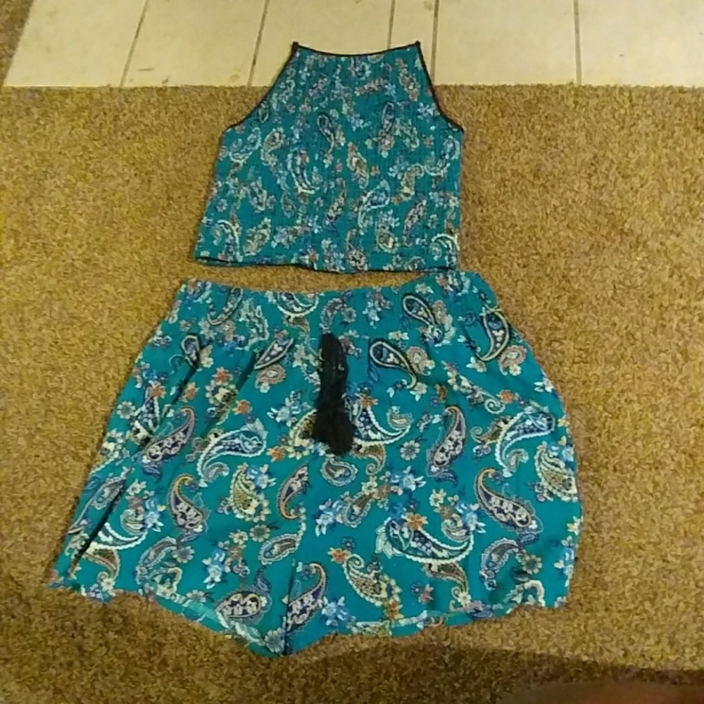 Xhilaration Crop top and  flowy short set
