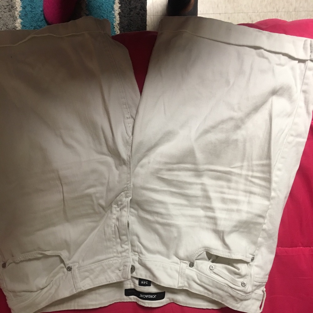 White shorts in 22 w