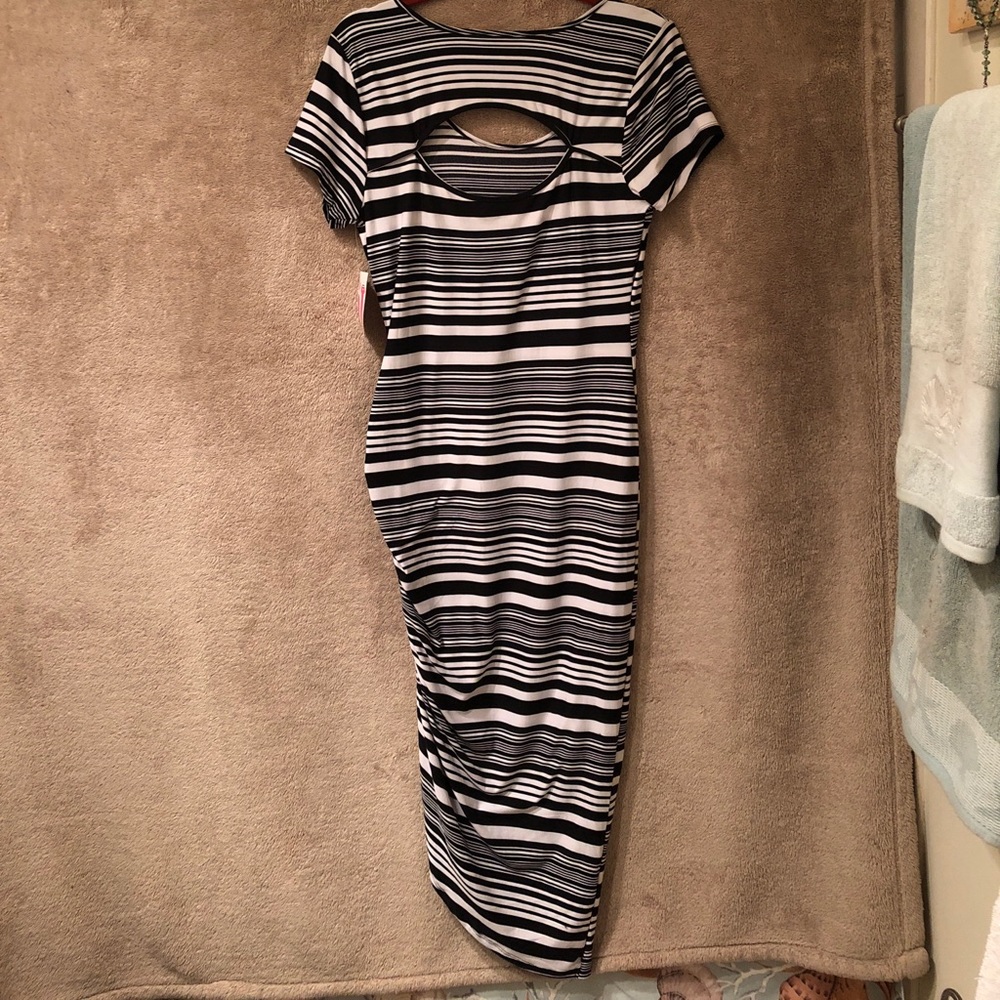 Bobbie Brooks NWT black/white super soft maxi