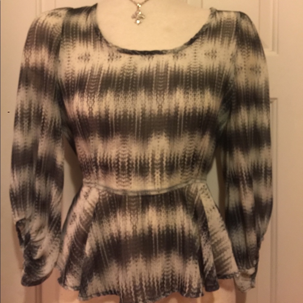 Minimi BackZipper Peplum Blouse