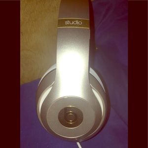 BEATS STUDIO 2.0 HEADPHONES