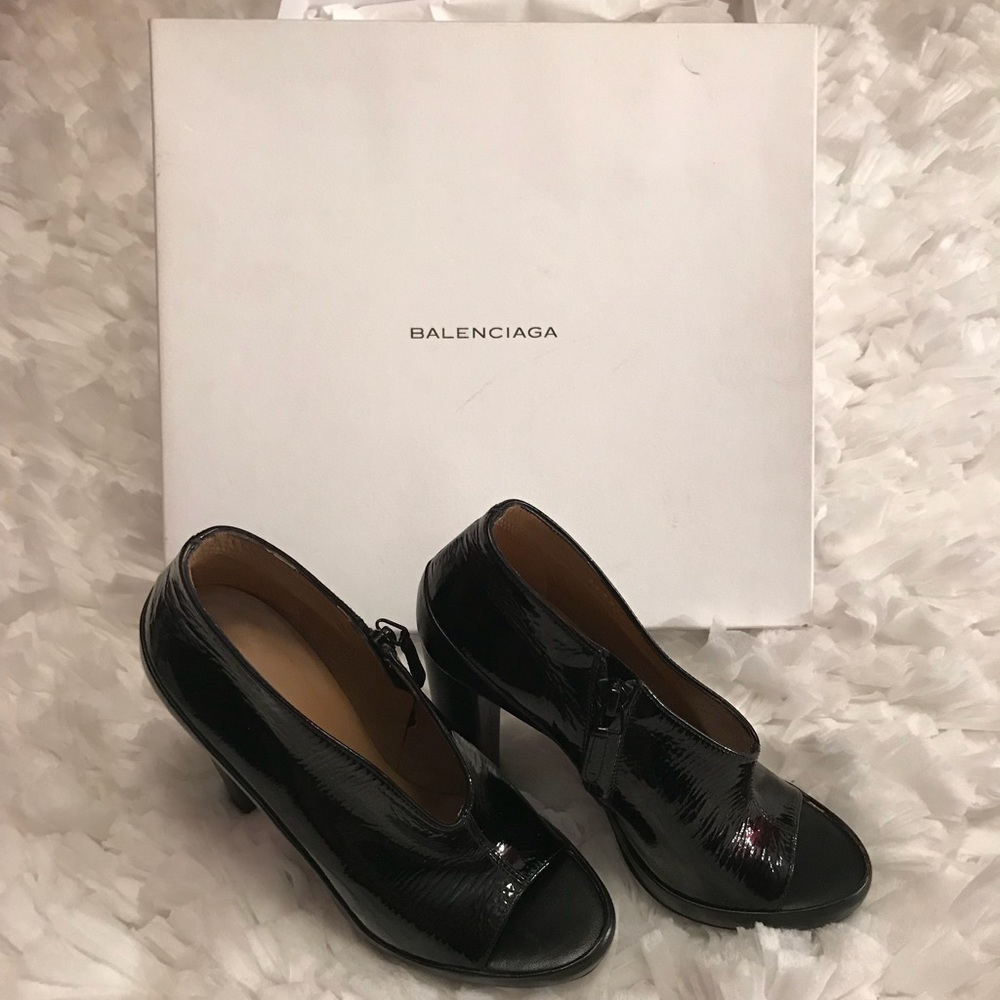 Balenciaga Black Patent Leather Open Toe Size 37