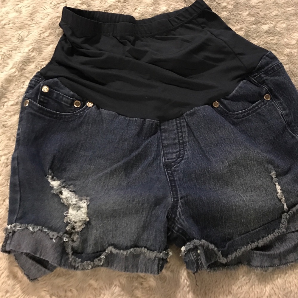 Maternity shorts