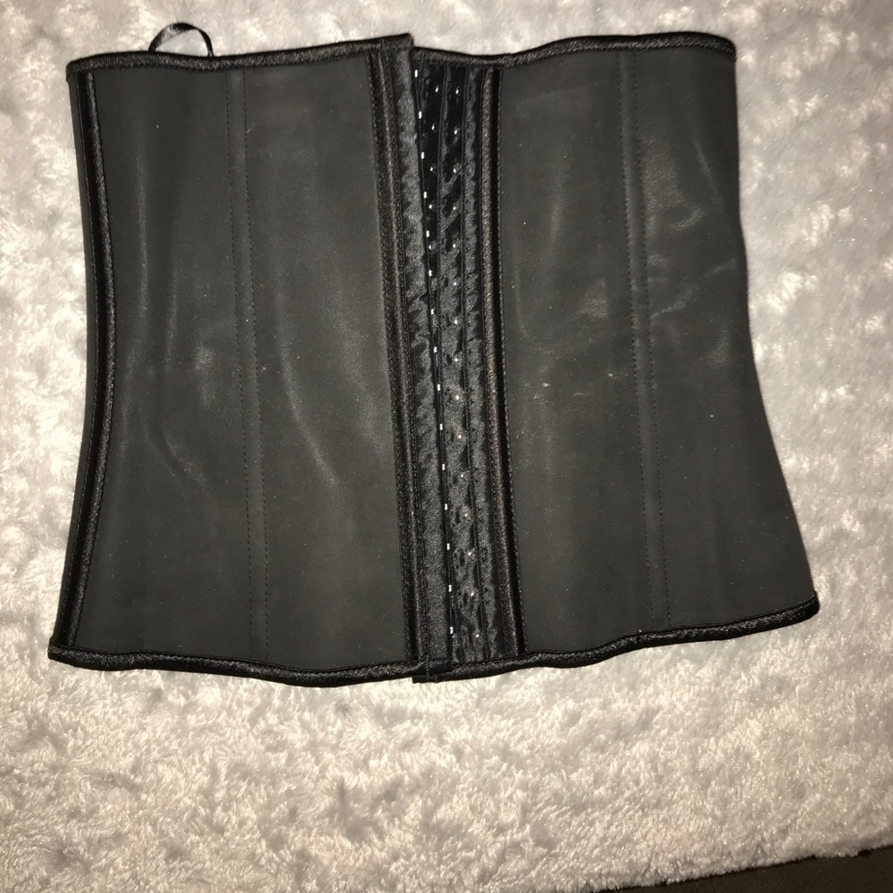 Waist trainer