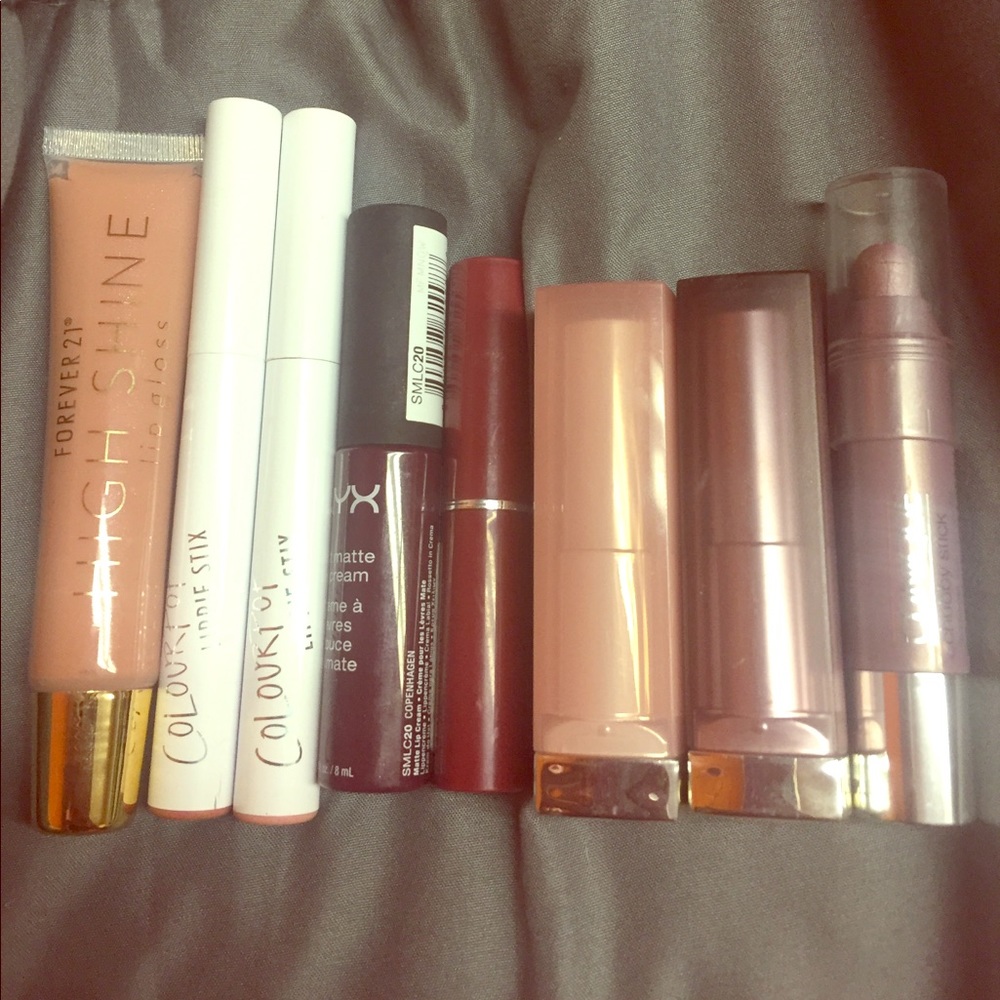 Lipstick Bundle ❤️ 4 lipsticks & 1 gloss