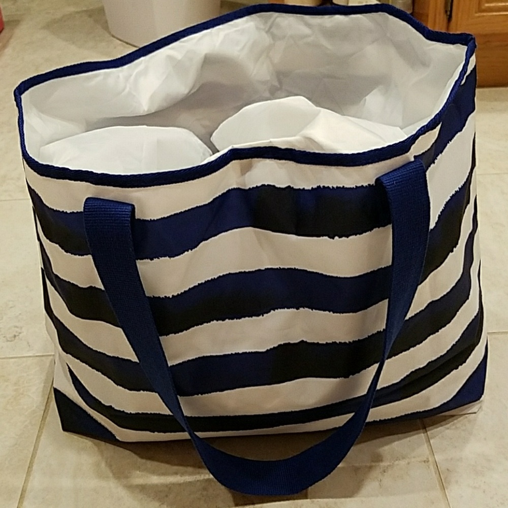 New with tag. From Ikea. Very unique bag.