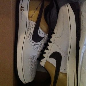 White Nike low top sneakers with box