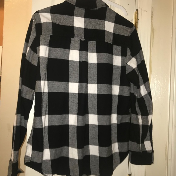 ❌SOLD❌basic flannel - Picture 2 of 3