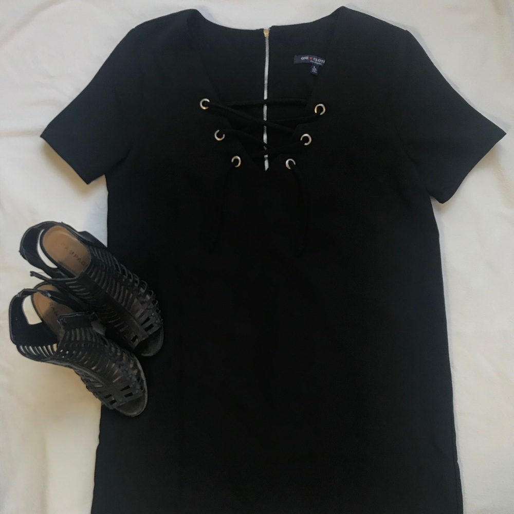 Black Dress - Picture 2 of 4