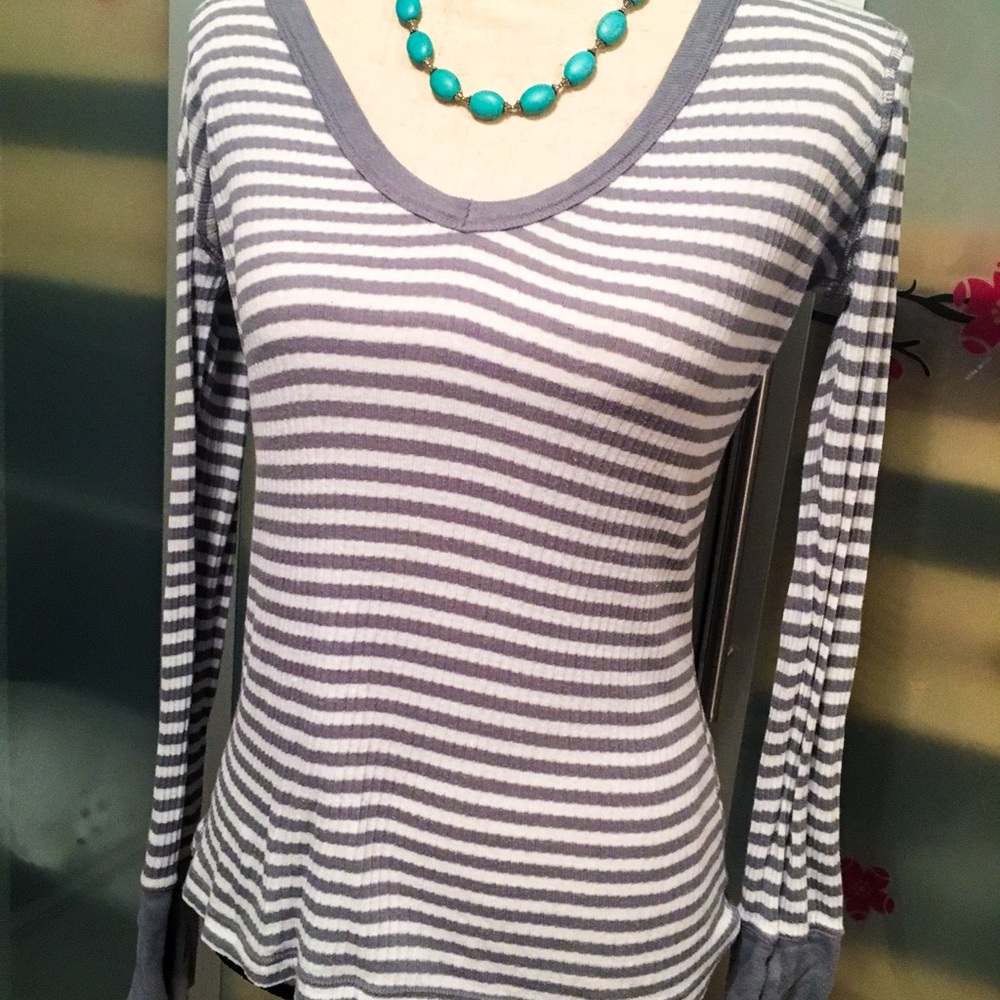 Aeropostale Gray and White Long Sleeved Top