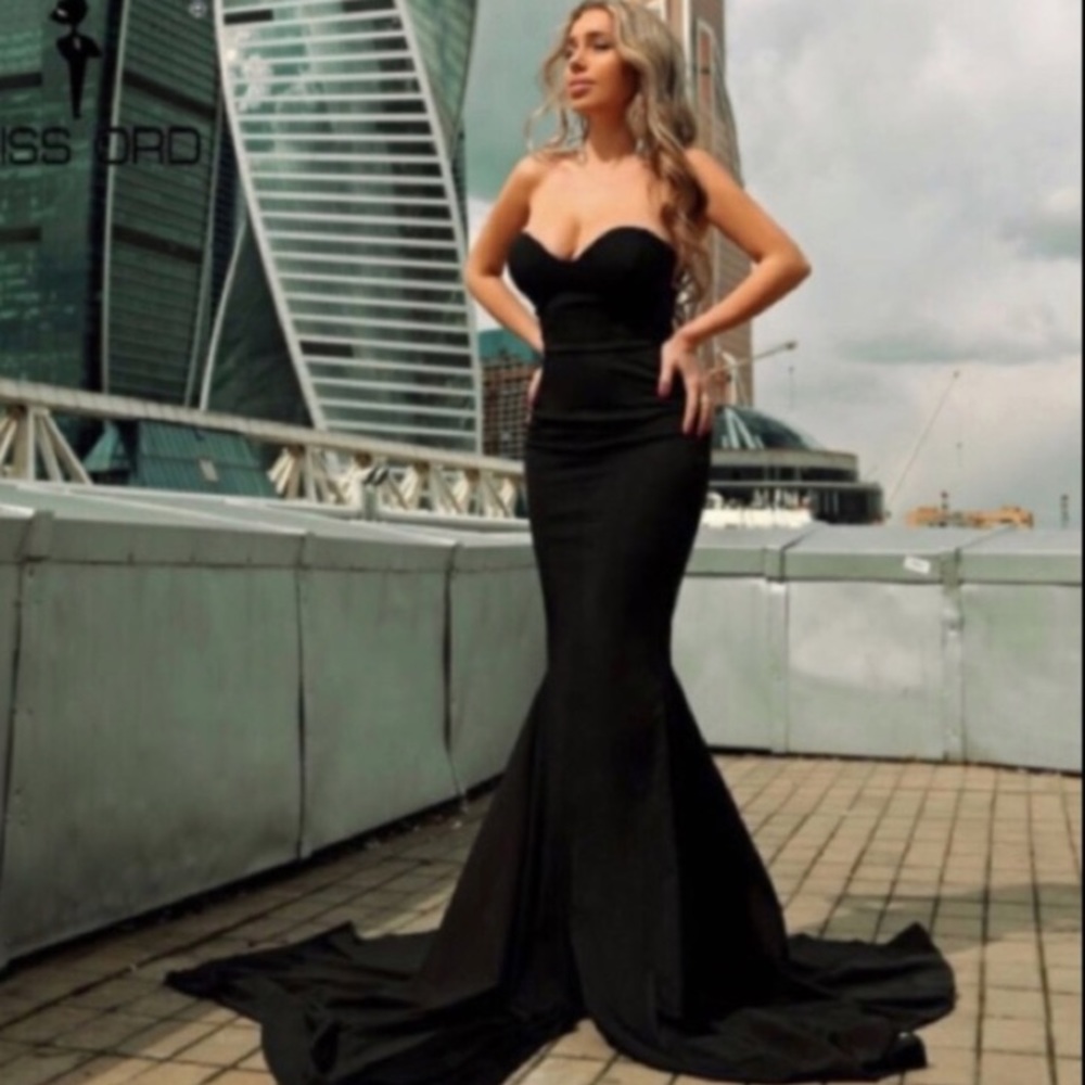 Black Sweetheart Strapless Mermaid Gown