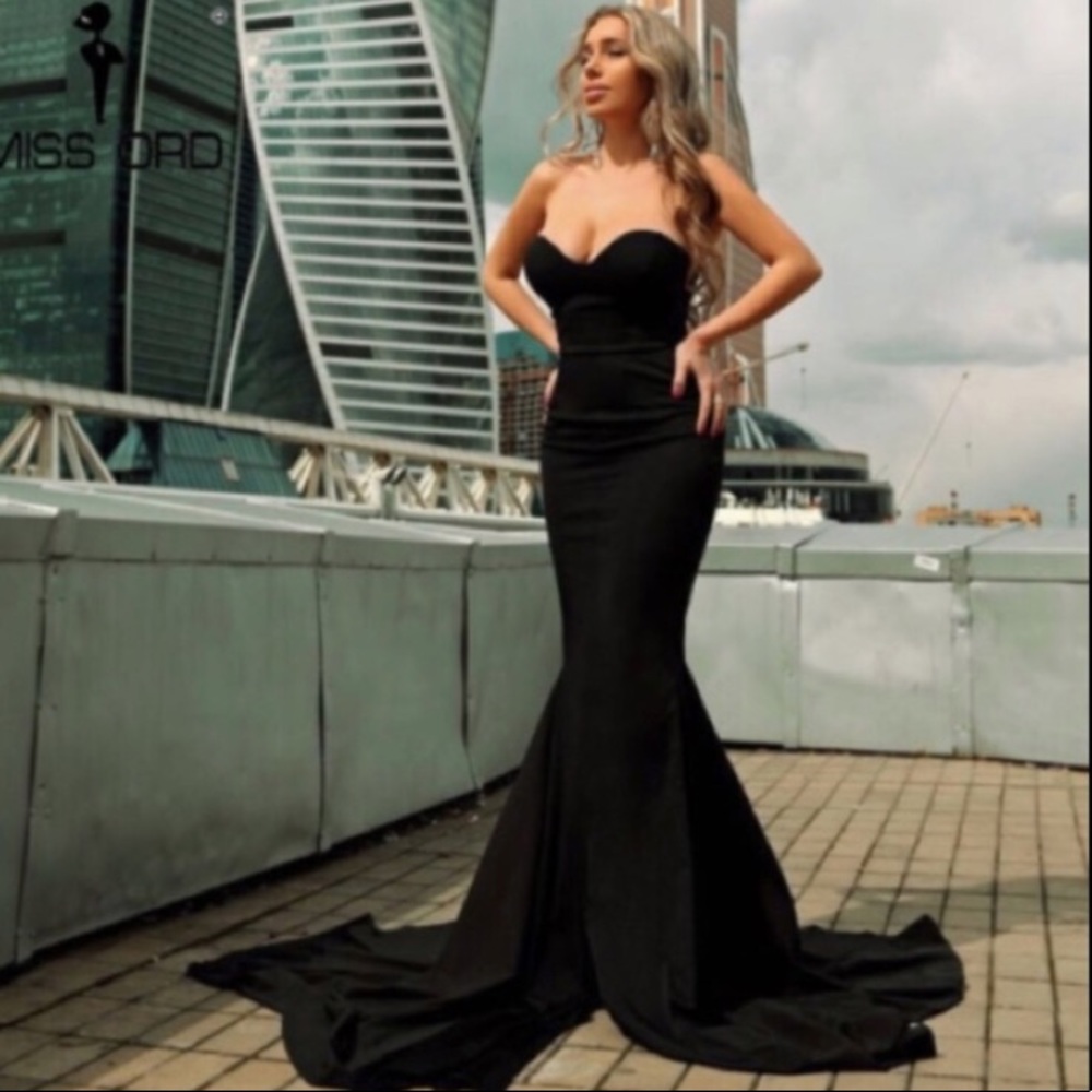 Black Sweetheart Strapless Mermaid Gown