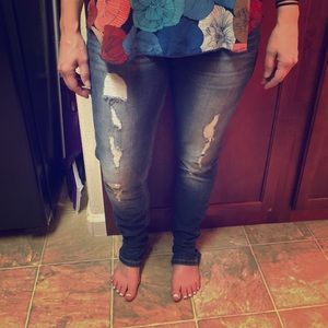 Levi’s skinny distressed jean