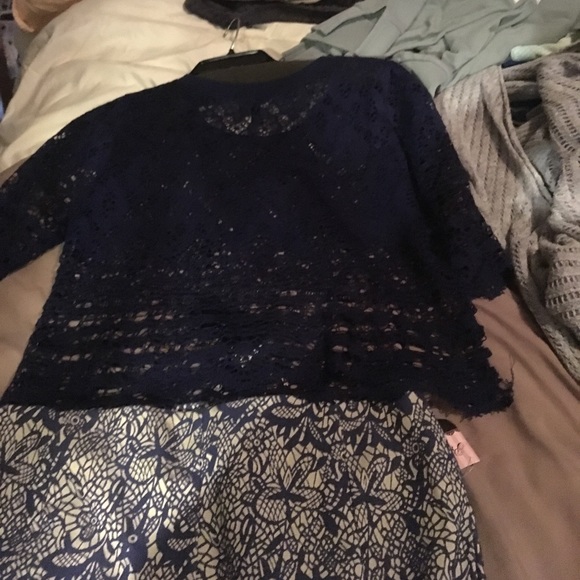 Stylish lace/crochet blue top - Picture 1 of 5