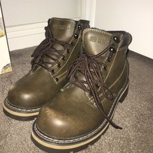 Rugged Outback Men’s winter boots