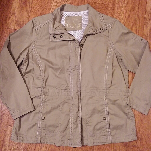 Lightweight Khaki Jacket. - Picture 1 of 4