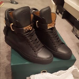 🎈Reserve 🎈💯% Auth BUSCEMI semi high top in Noir