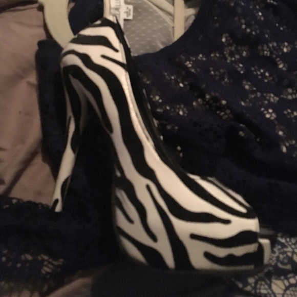 Heels - Picture 1 of 5