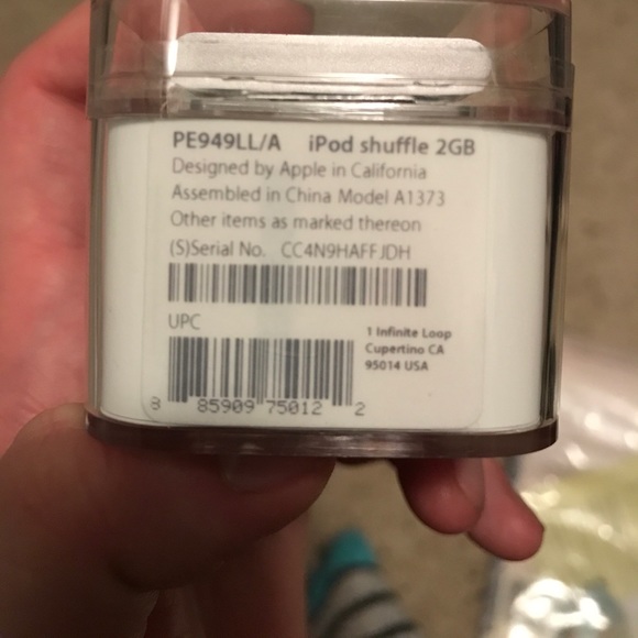 iPod Shuffle - Picture 2 of 5