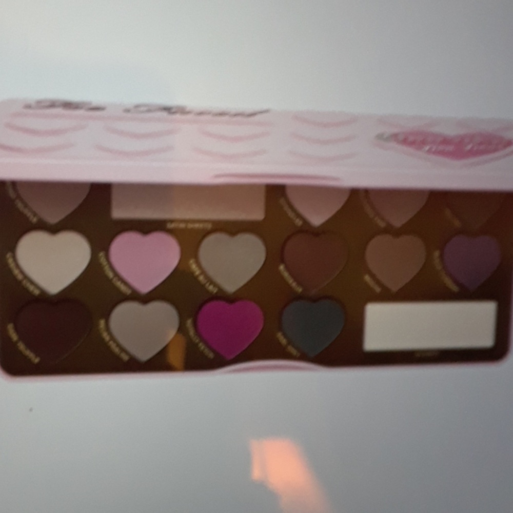 Too Faced Choclate Bon Bons eyeshadow Palette