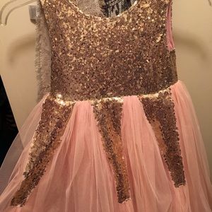 Pretty gold Dress for age 5 girls!