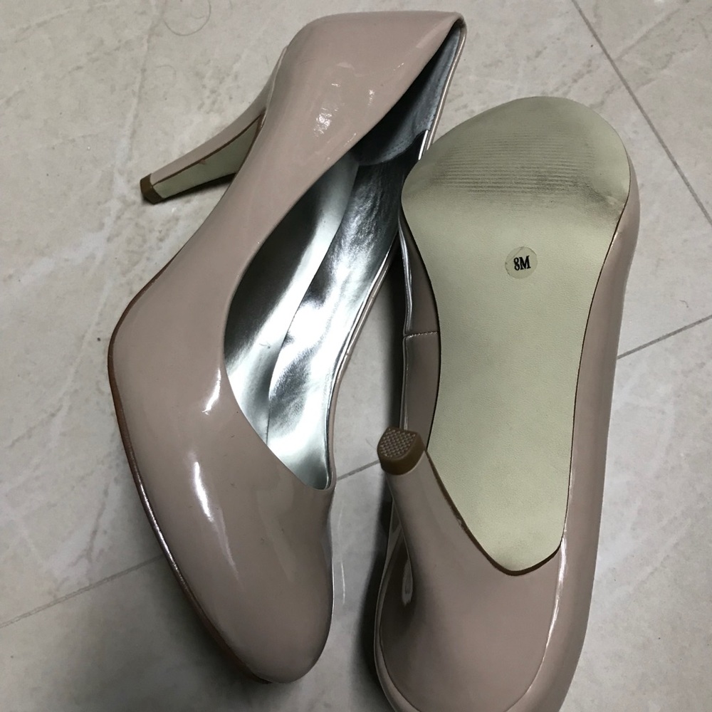 Beige heels size 8 never worn
