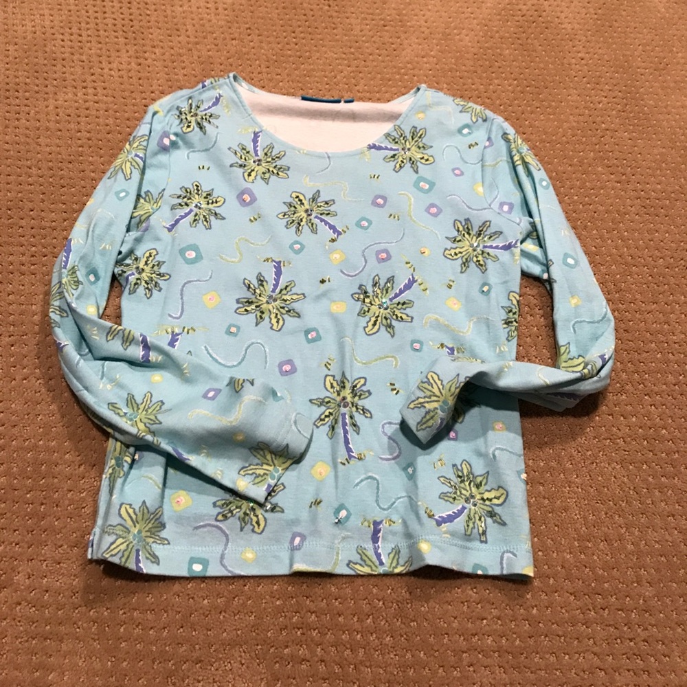 Great all season top!! Worn once!!