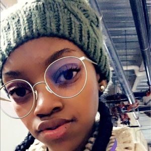 Meet your Posher, Elisha