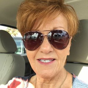 Meet your Posher, Roxanne