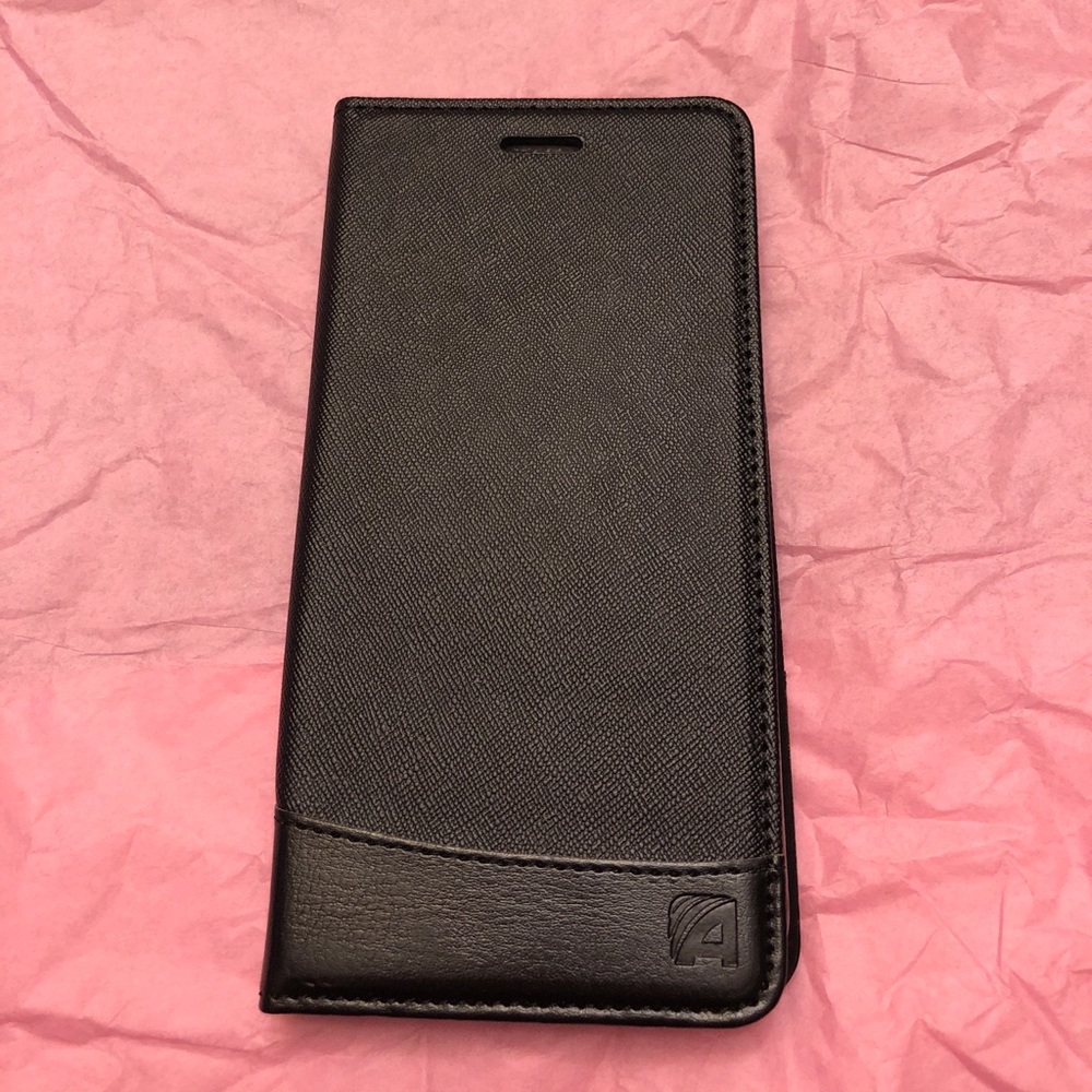 NWT iPhone 7plus cell wallet.