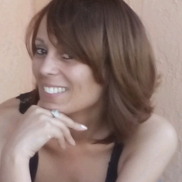 Meet your Posher, Dominique - Picture 1 of 1