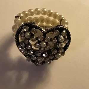 Stretch heart ring