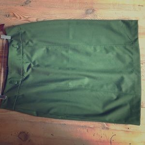 New York & company green skirt great condition