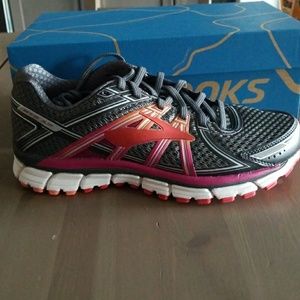 Brand New in the Box Brooks GTS running shoes