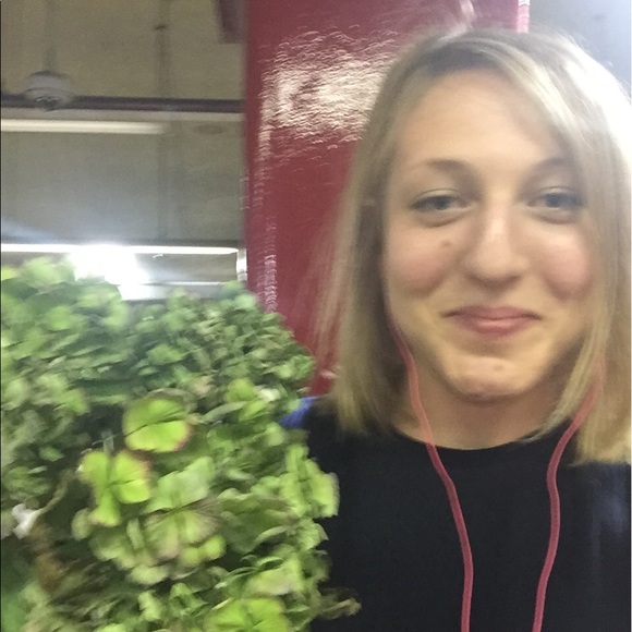 Hello! Welcome to my closet :) - Picture 2 of 8