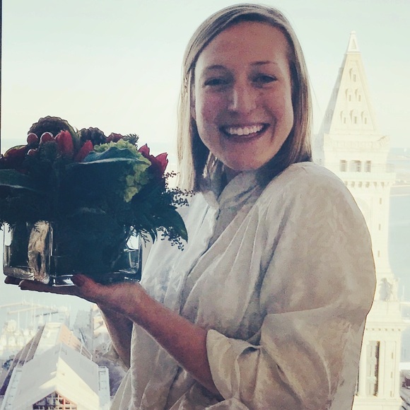 Hello! Welcome to my closet :) - Picture 8 of 8