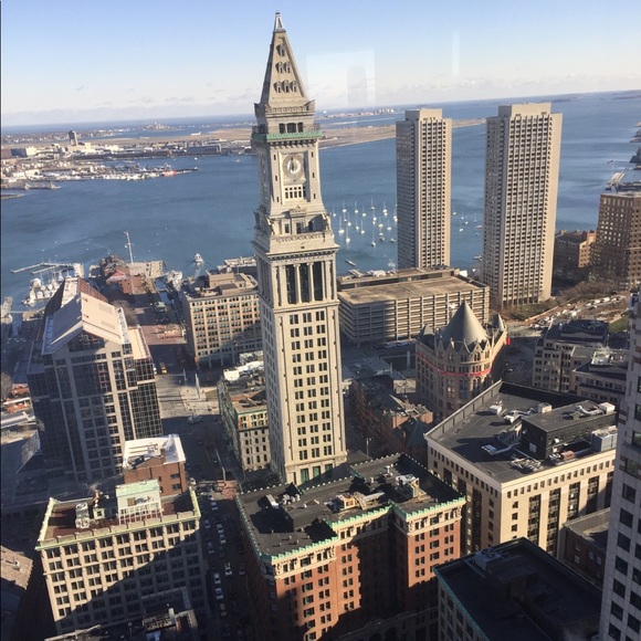 Hello! Welcome to my closet :) - Picture 4 of 8