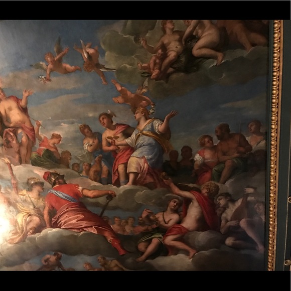 Hello! Welcome to my closet :) - Picture 7 of 8