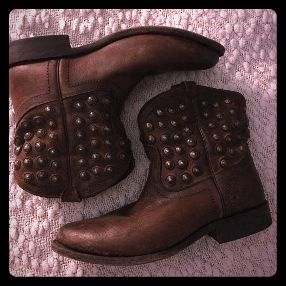 Brown Frye studded "Wyatt" short boot... Size 7 B.